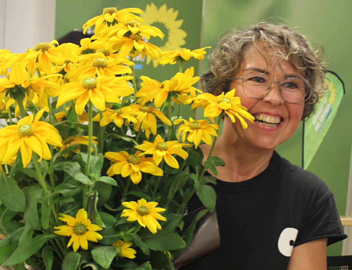 Ilka Bresges mit Blumen
